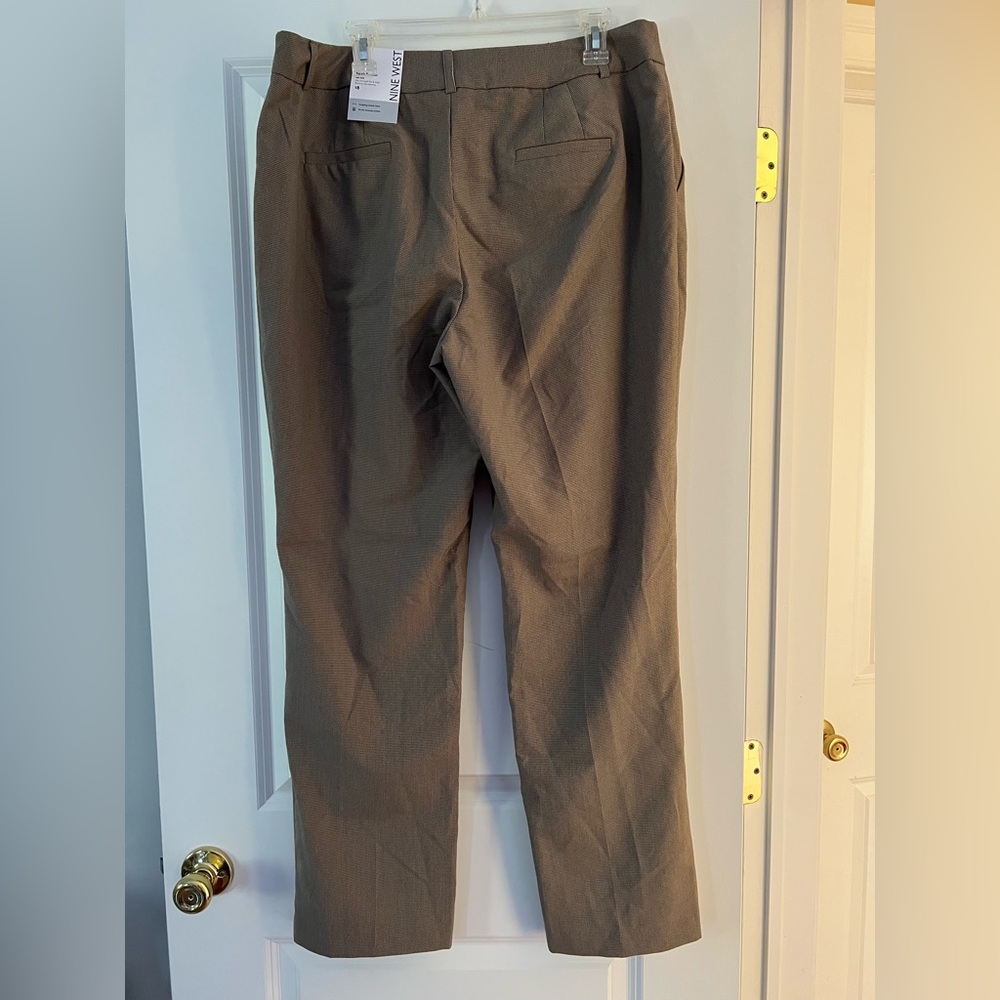 NWT Nine West Barely Bootcut Pants Size 18 Taupe Houndstooth - Picture 2 of 6